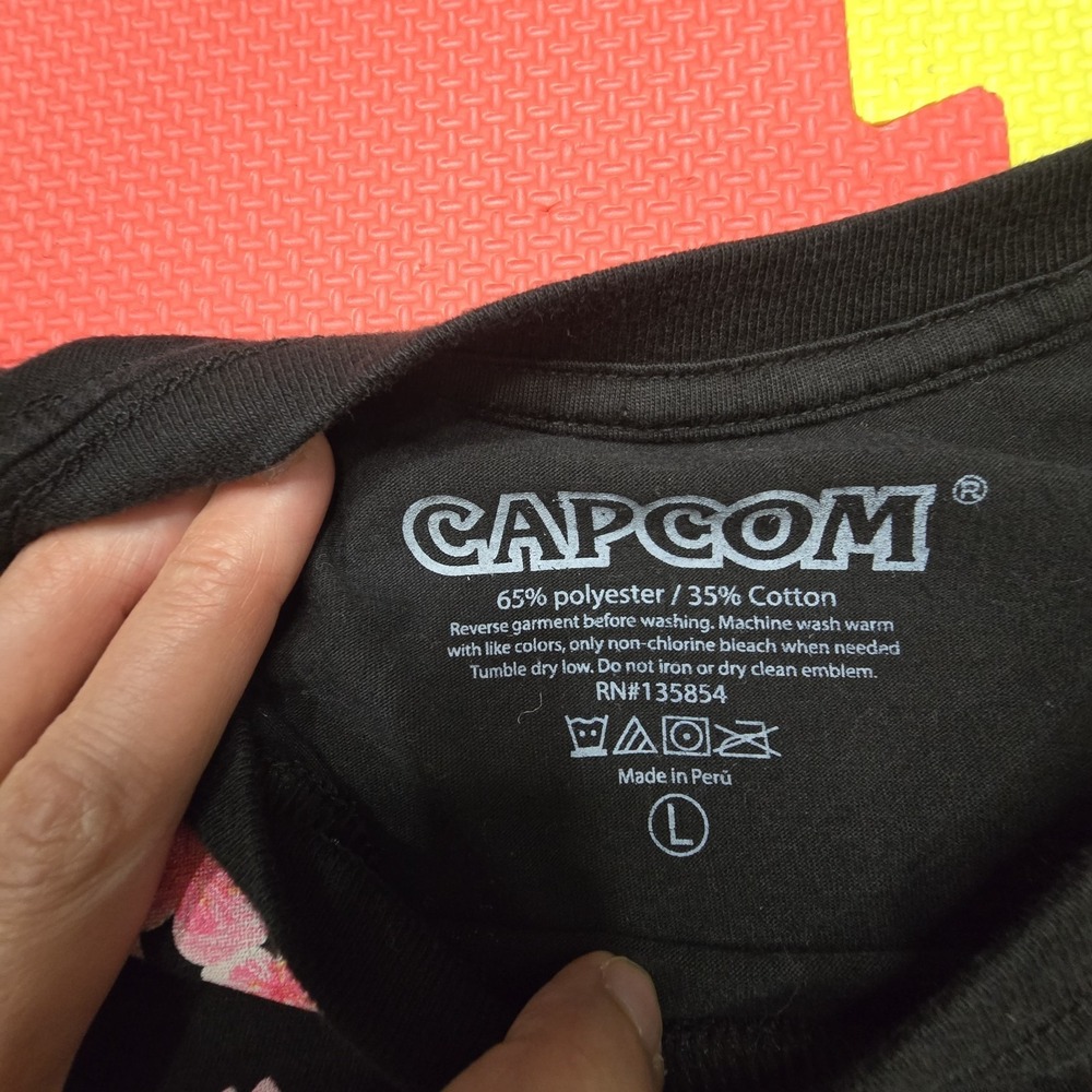 Street Fighter Capcom Graphic T-Shirt Men's Large Black Ryu Ken Pixel Sakura L - Picture 6 of 7